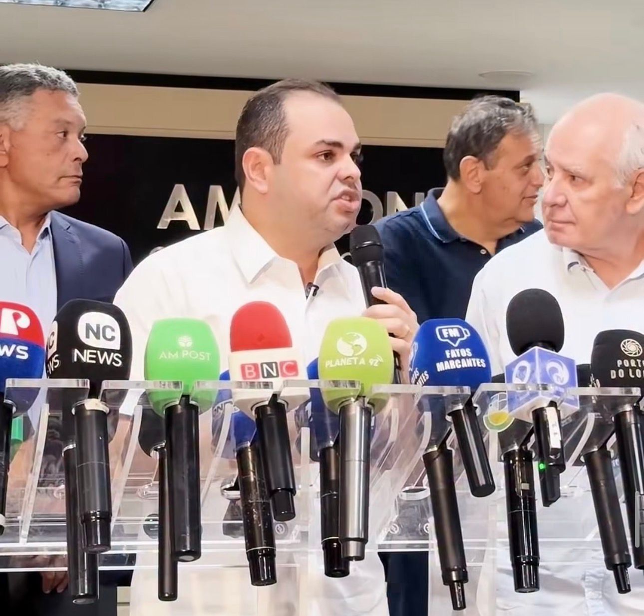 Governador Roberto Cidade anuncia pagamento da primeira parcela do 13º salário